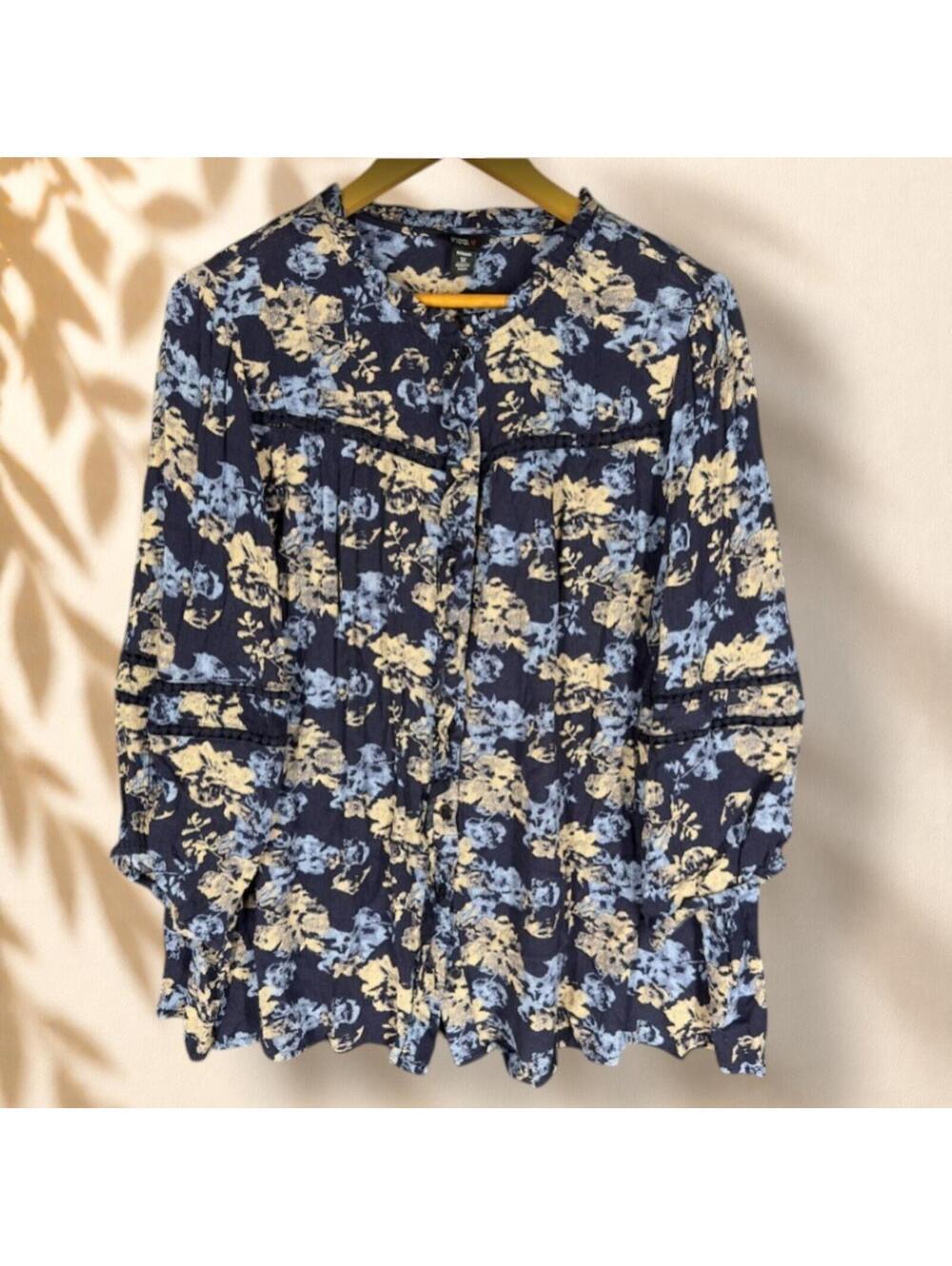 Intro. Shirt Women 1X Plus Blue Floral Button Up Long Sleeve Crew Neck Casual